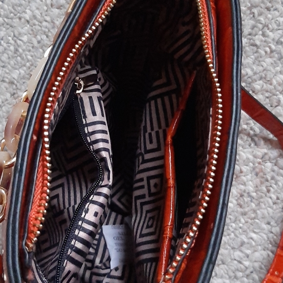 New Kayla & Ava Round Bottom Crossbody Bag - Picture 10 of 11